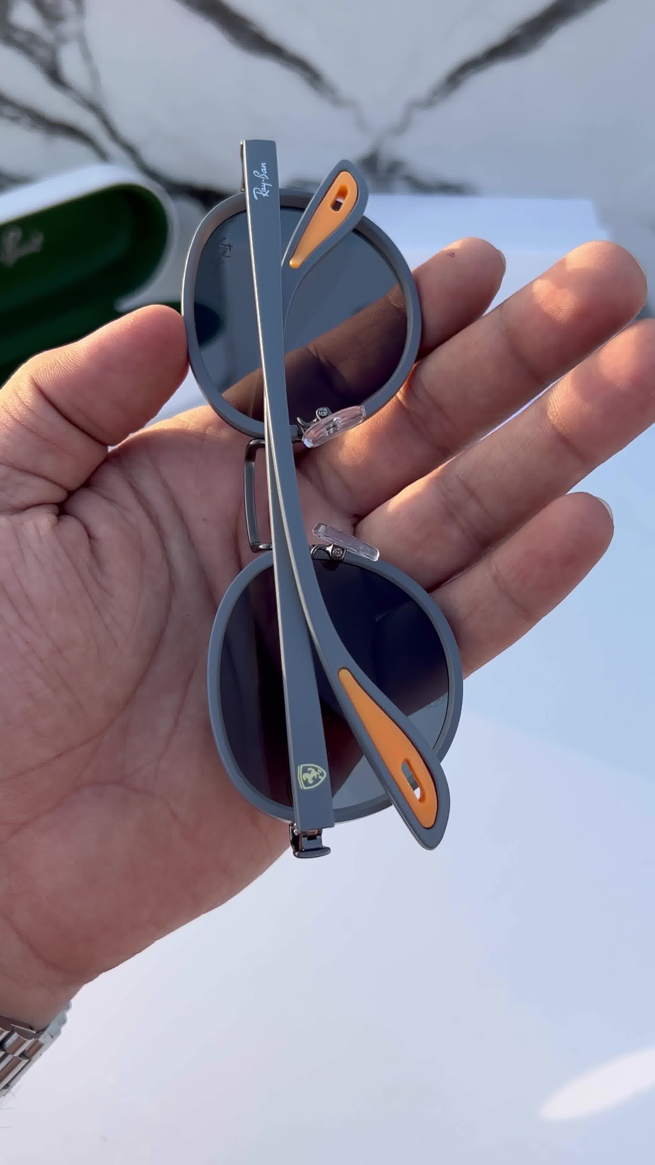 MT Eyewear Facebook ad: The Iconic Look You Deserve
