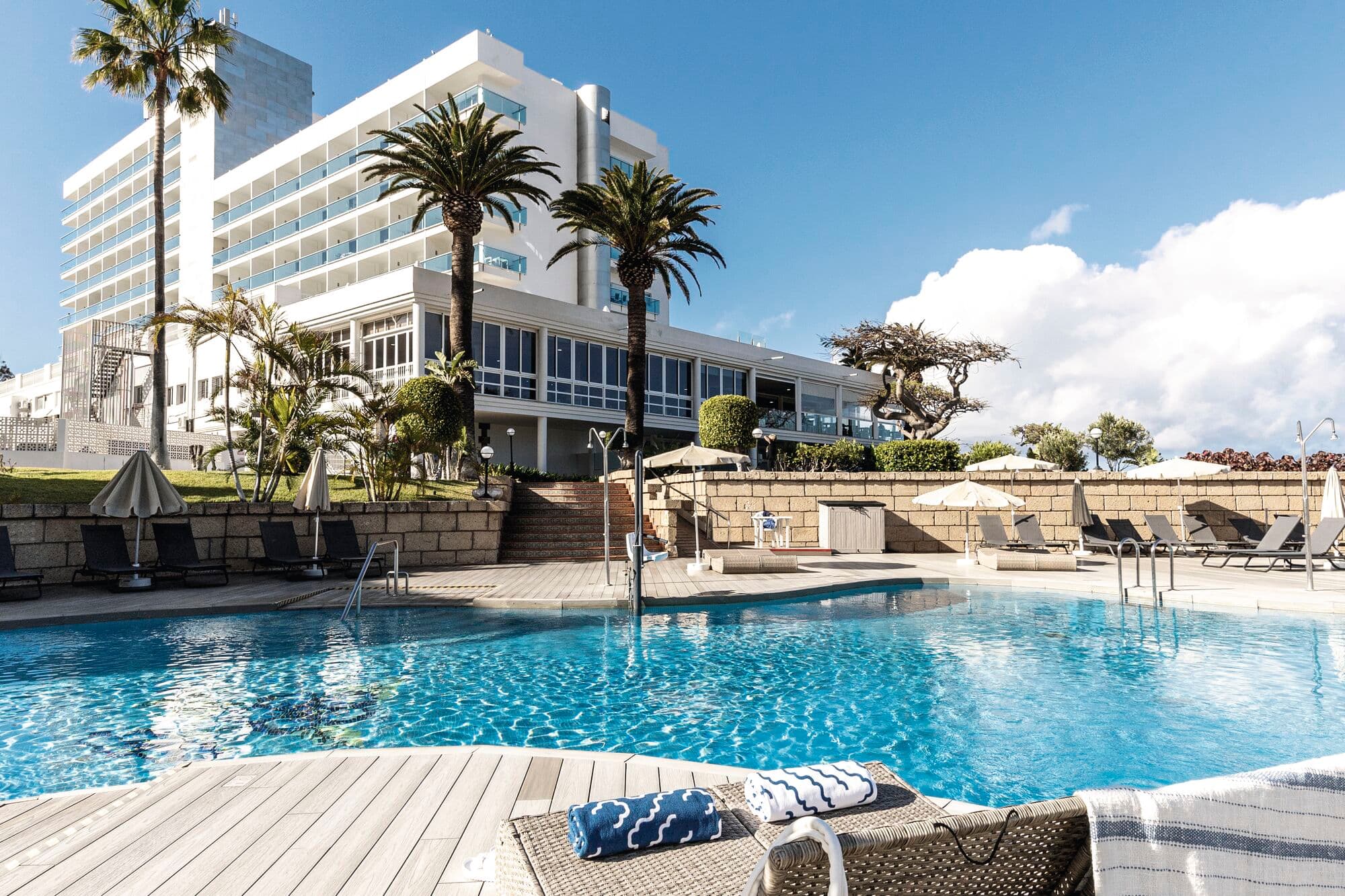 TUI Facebook ad: Looking for a holiday?