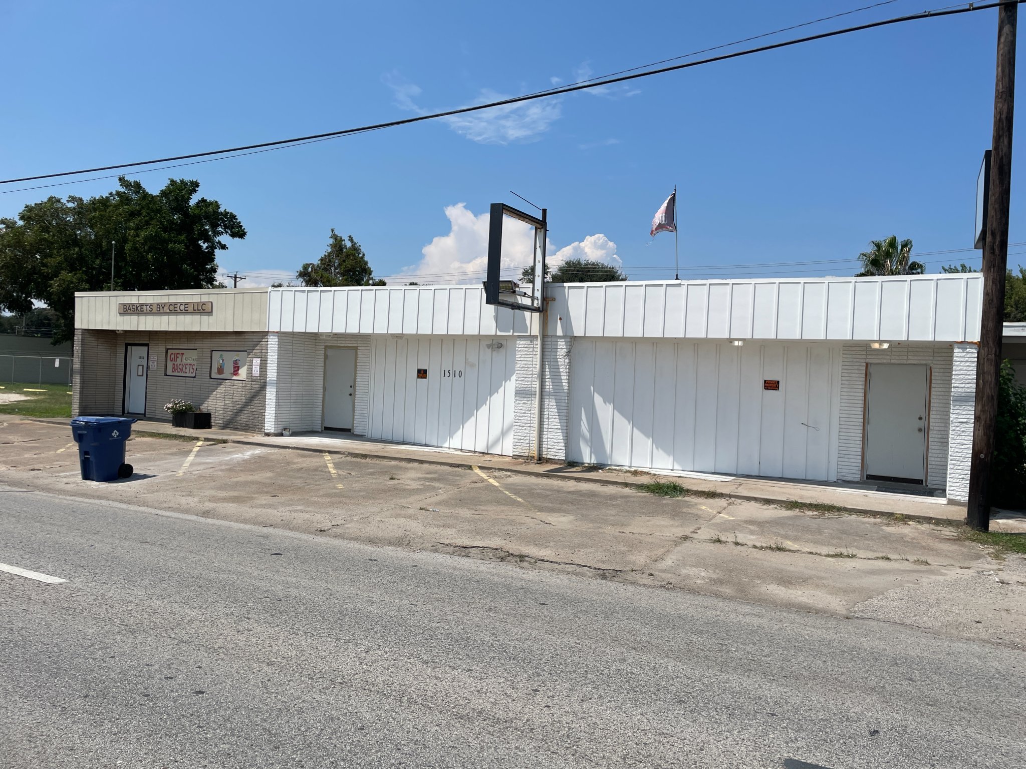Warren Reed Facebook ad: Texas City Commercial Building For Sale