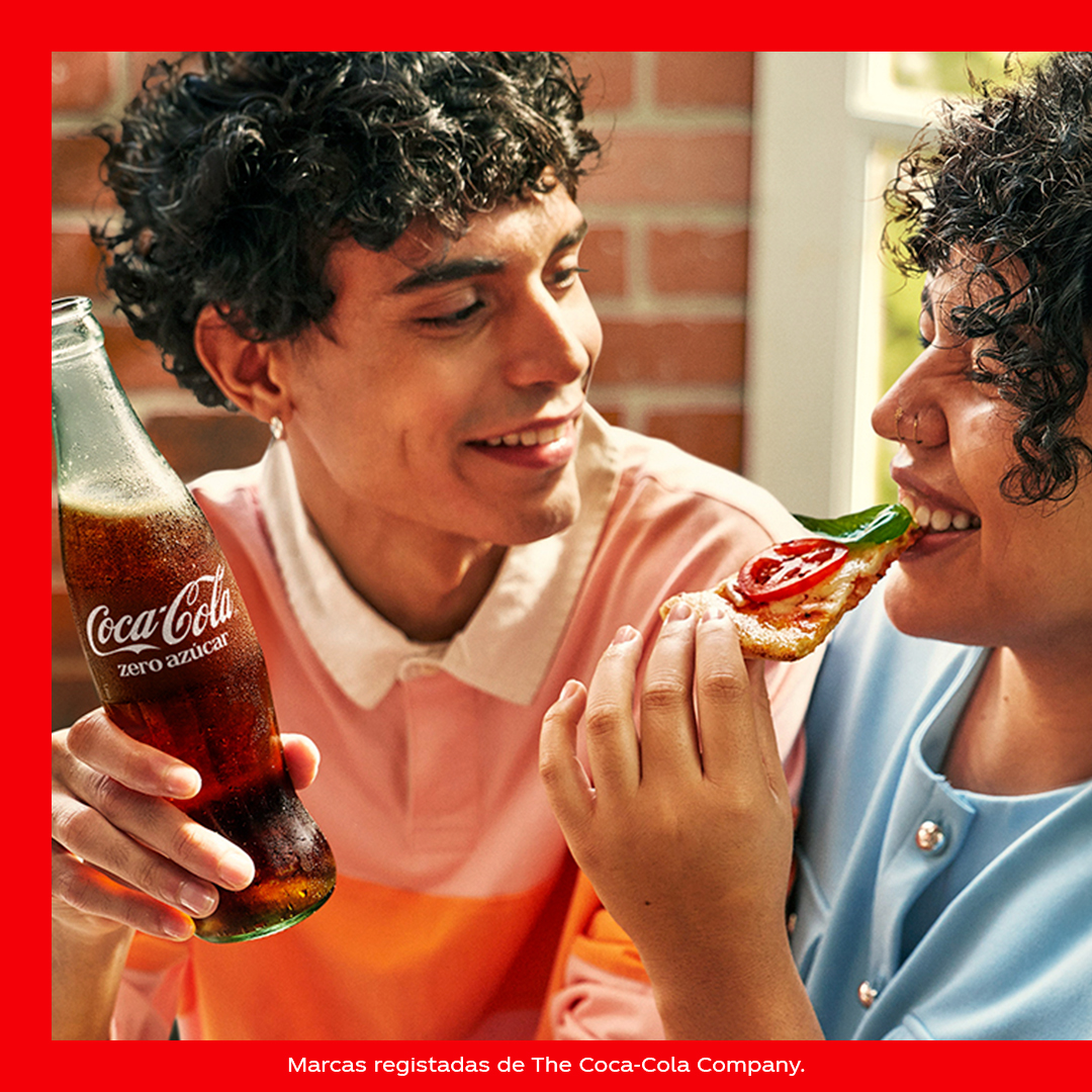 Carrefour Facebook ad: Compra un pack de latas de Coca-Cola en…