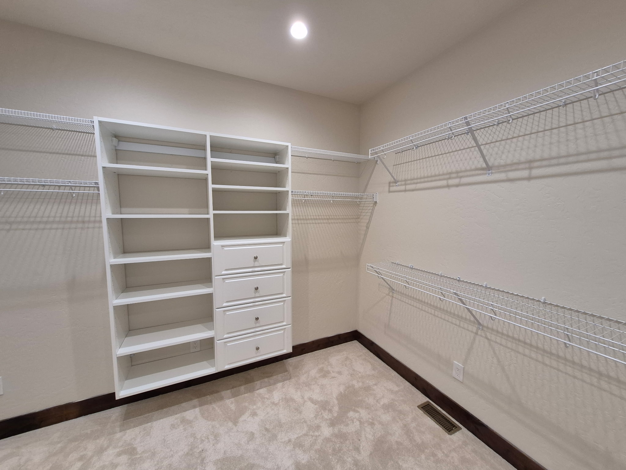 Closets Northwest, Inc Facebook ad: Book a FREE Closet consultation today!