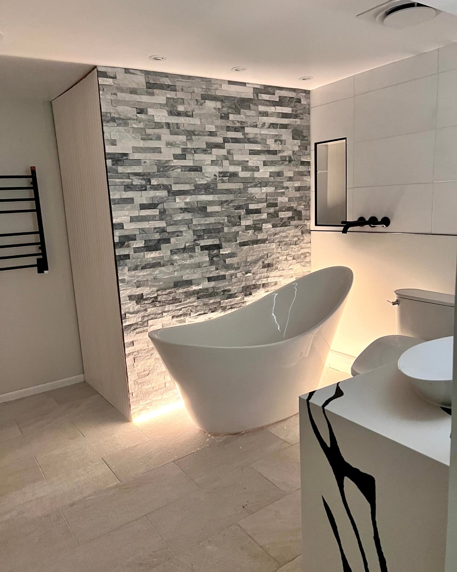 Gabriel Dillon Facebook ad: 3 Beds 2.5 Baths - Townhouse