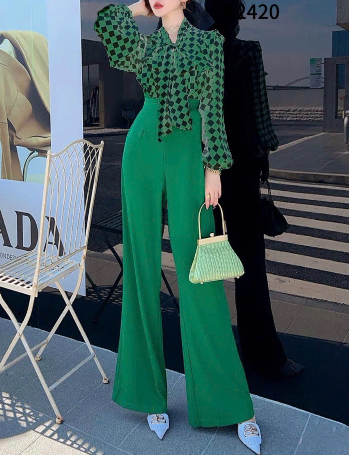 CHIAN clothing Facebook ad: Cô nàng trendy trong Jumpsuit kẻ thời thượng