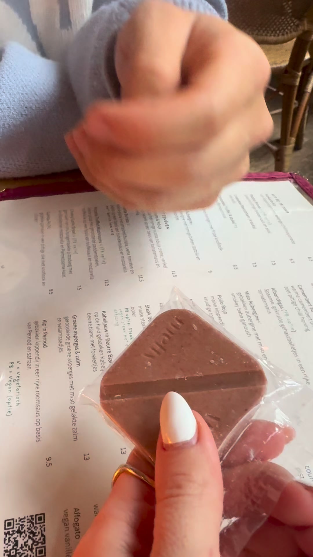 Try Melty Facebook ad: Aphrodisiac Couple Chocolate