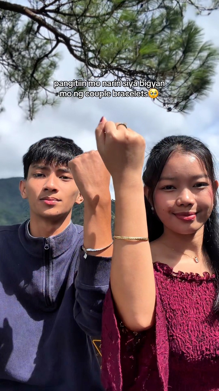 Shopee Facebook ad: viv BEA couple bracelets