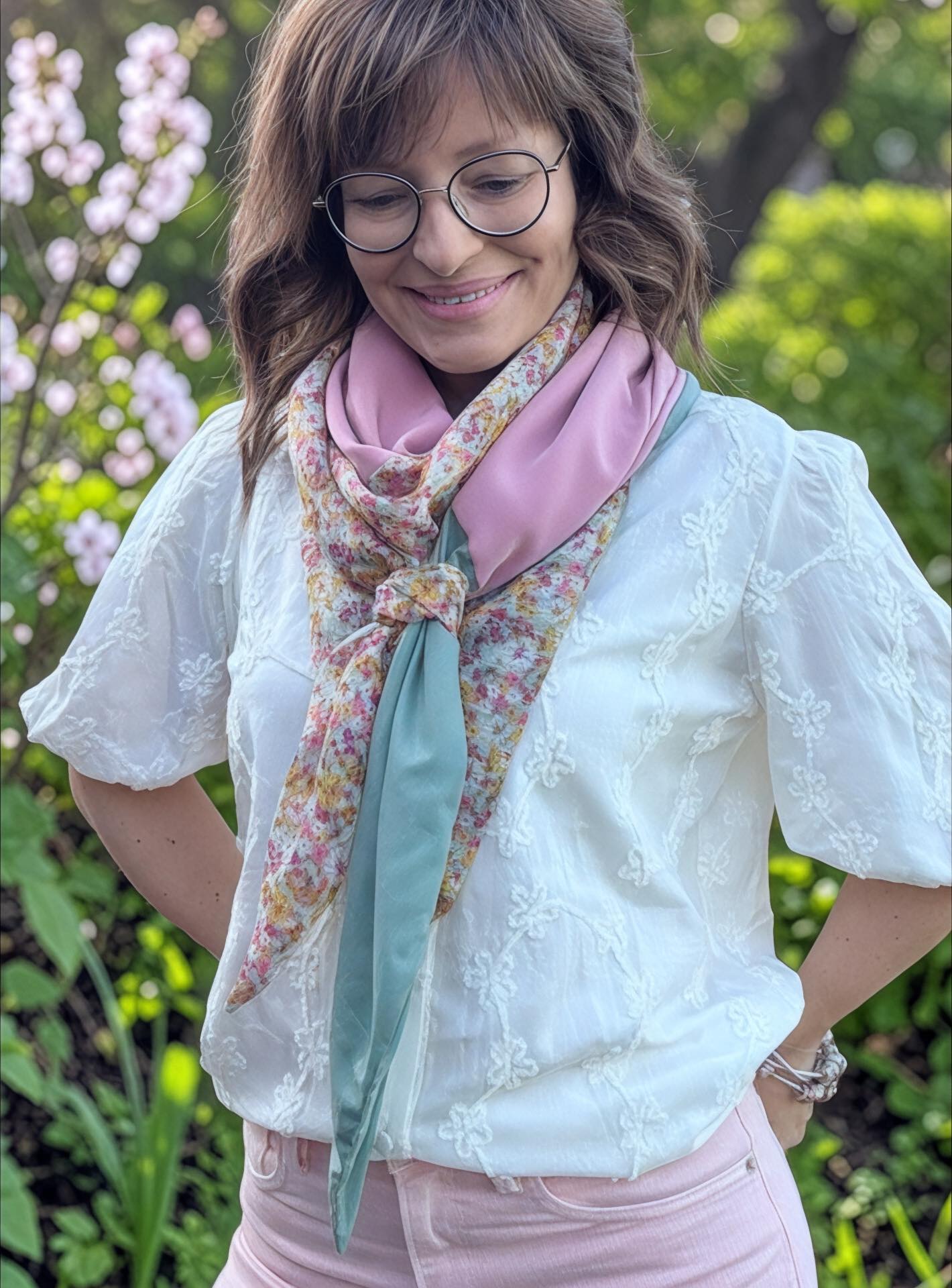 Ellécie, les foulards Facebook ad