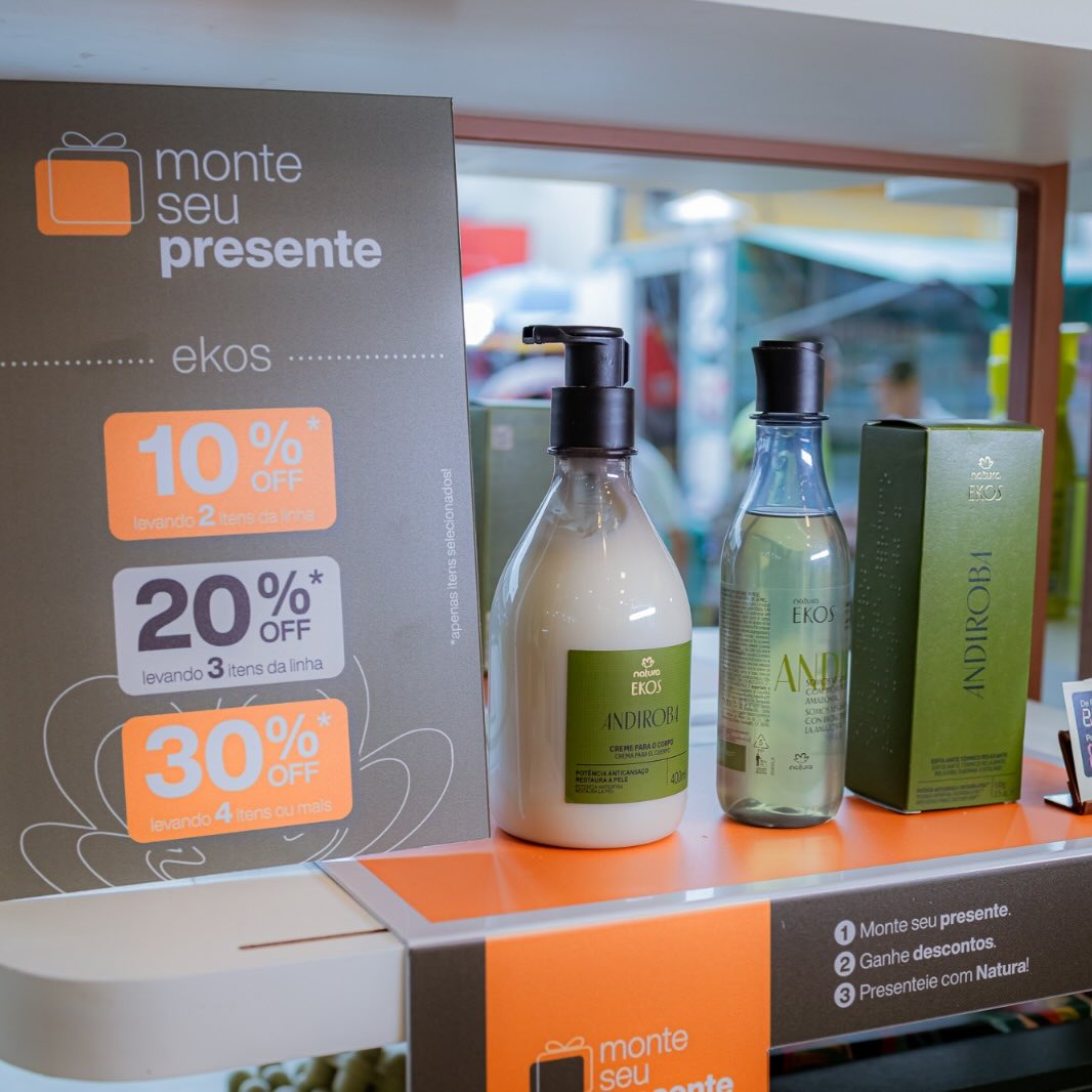 Franquia Natura Manoa Facebook ad: Na linha Ekos, quanto mais cuidado você escolhe…
