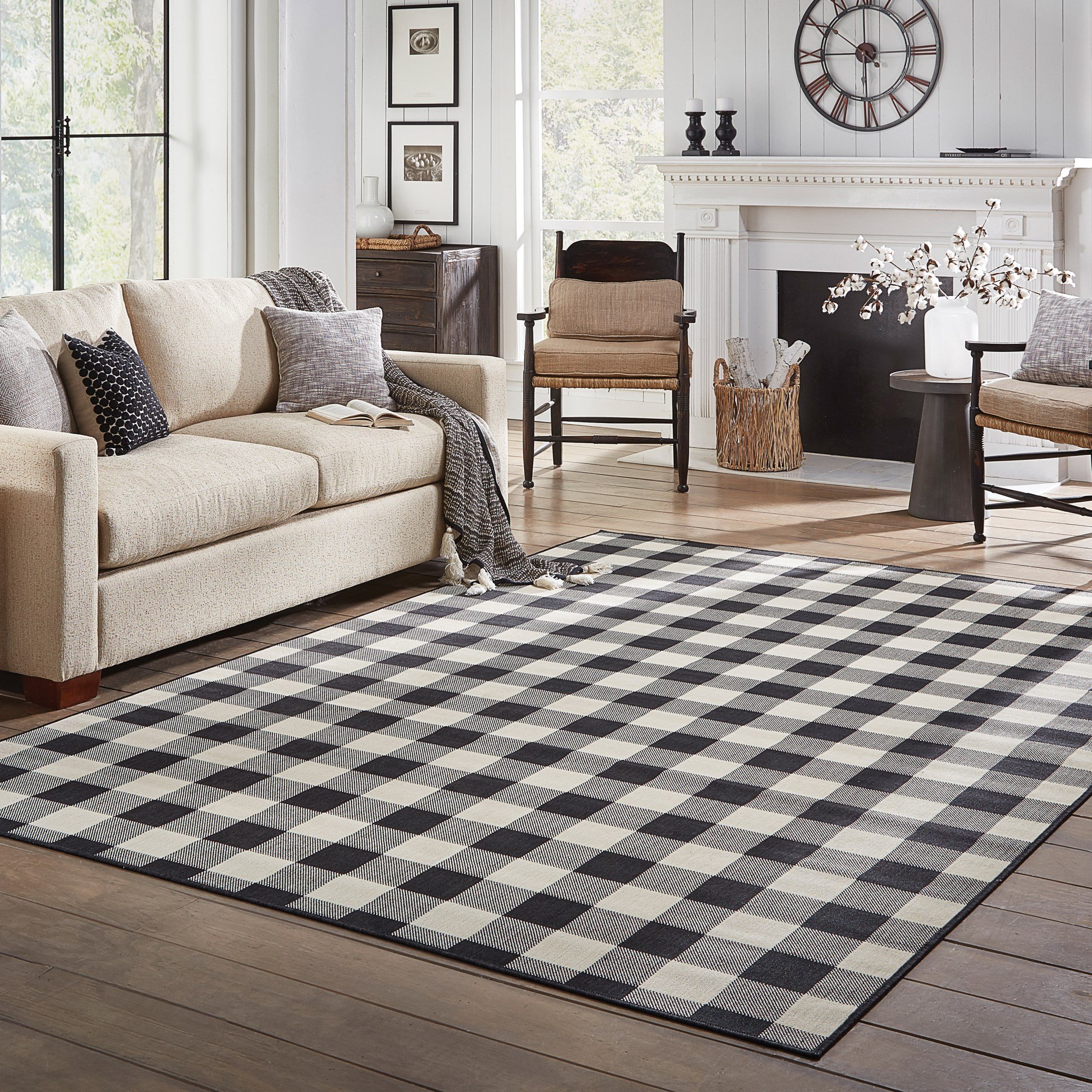 Rugs Direct Facebook ad: Find the perfect rug to tie your space…