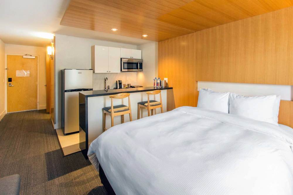 Aria Eisenberg Facebook ad: Studio 1 Bath Apartment