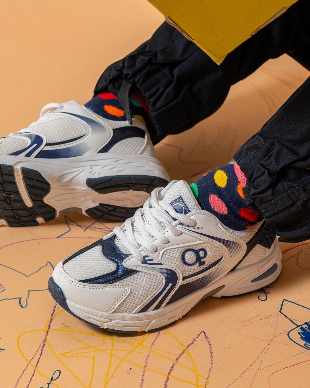 OP Footwear Latinoamérica Facebook ad: Zapatos que aguantan juegos, carreras y sonrisas.