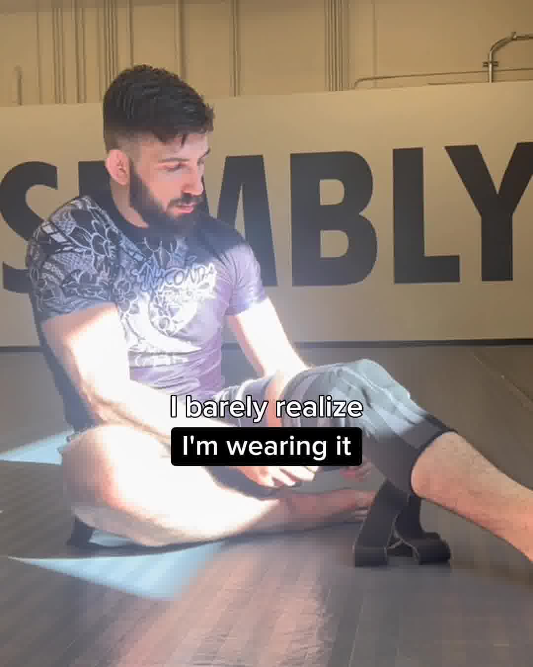 Anaconda Performance Facebook ad: Helps Sore Knees On The Mats