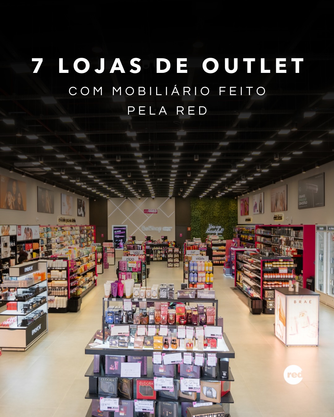 RedsplayOficial Facebook ad: Em lojas de outlet, o mobiliário precisa entregar