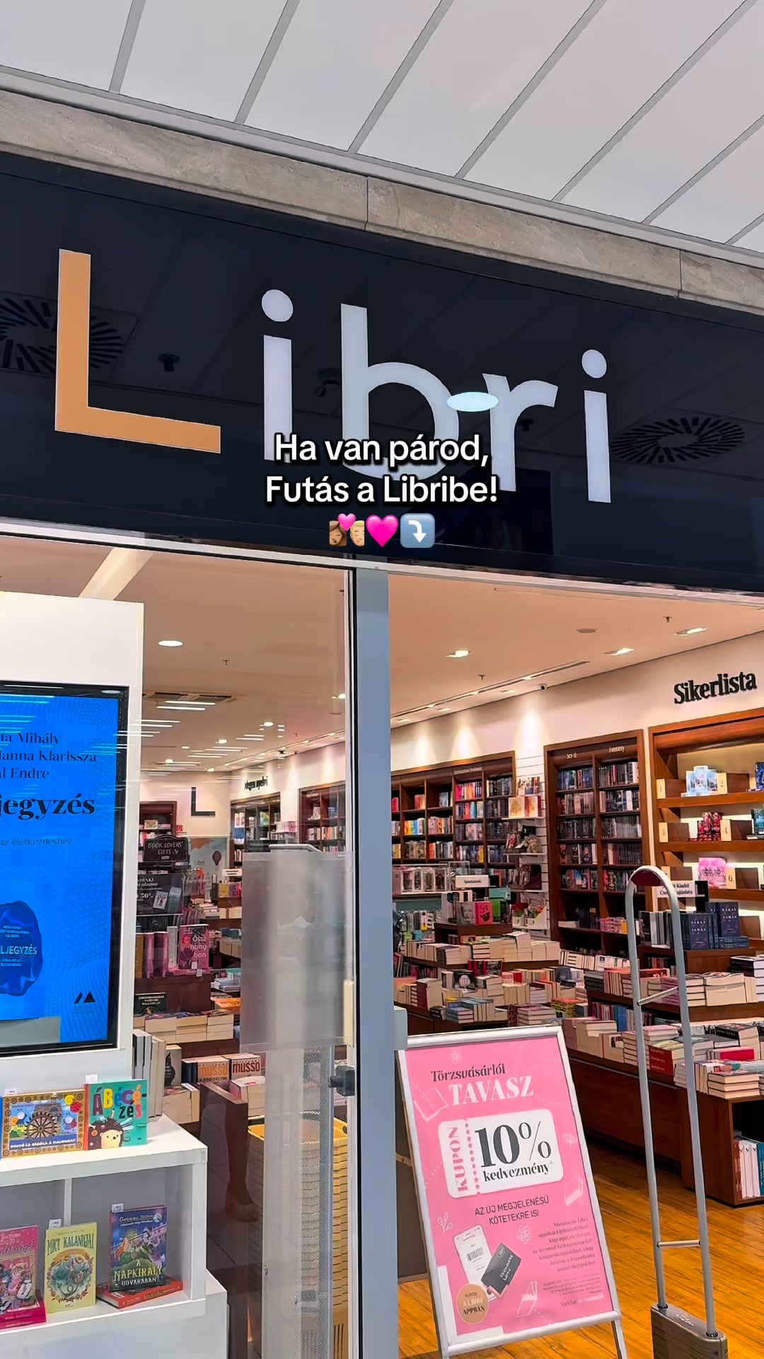 100Moments Facebook ad: Már a Líra és Libri üzletekben is!