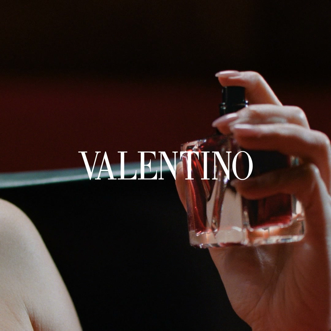 Valentino Beauty Facebook ad: VENDETTA. Zapachy niepohamowanej pasji