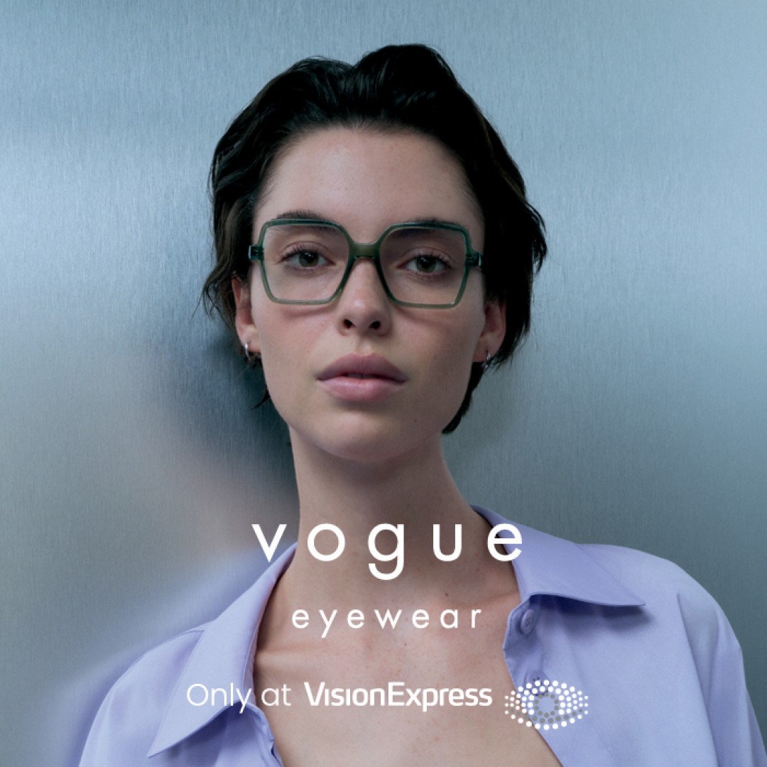 Vision Express Facebook ad: Frames that move with you