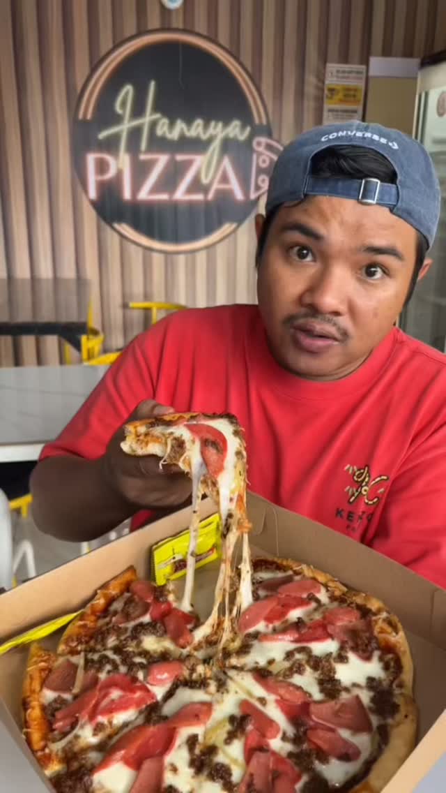 Hanaya Pizza Lombok Facebook ad: Beli 2 Pizza GRATIS 2 teh pucuk