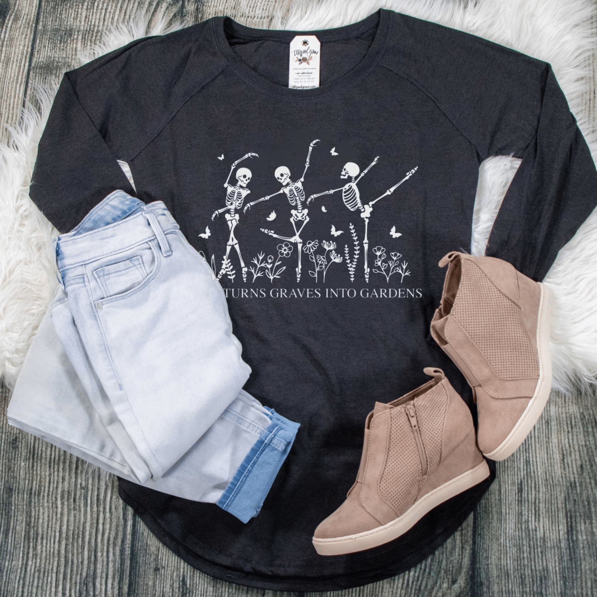 EllyandGrace Facebook ad: This tee stopped me in my tracks.