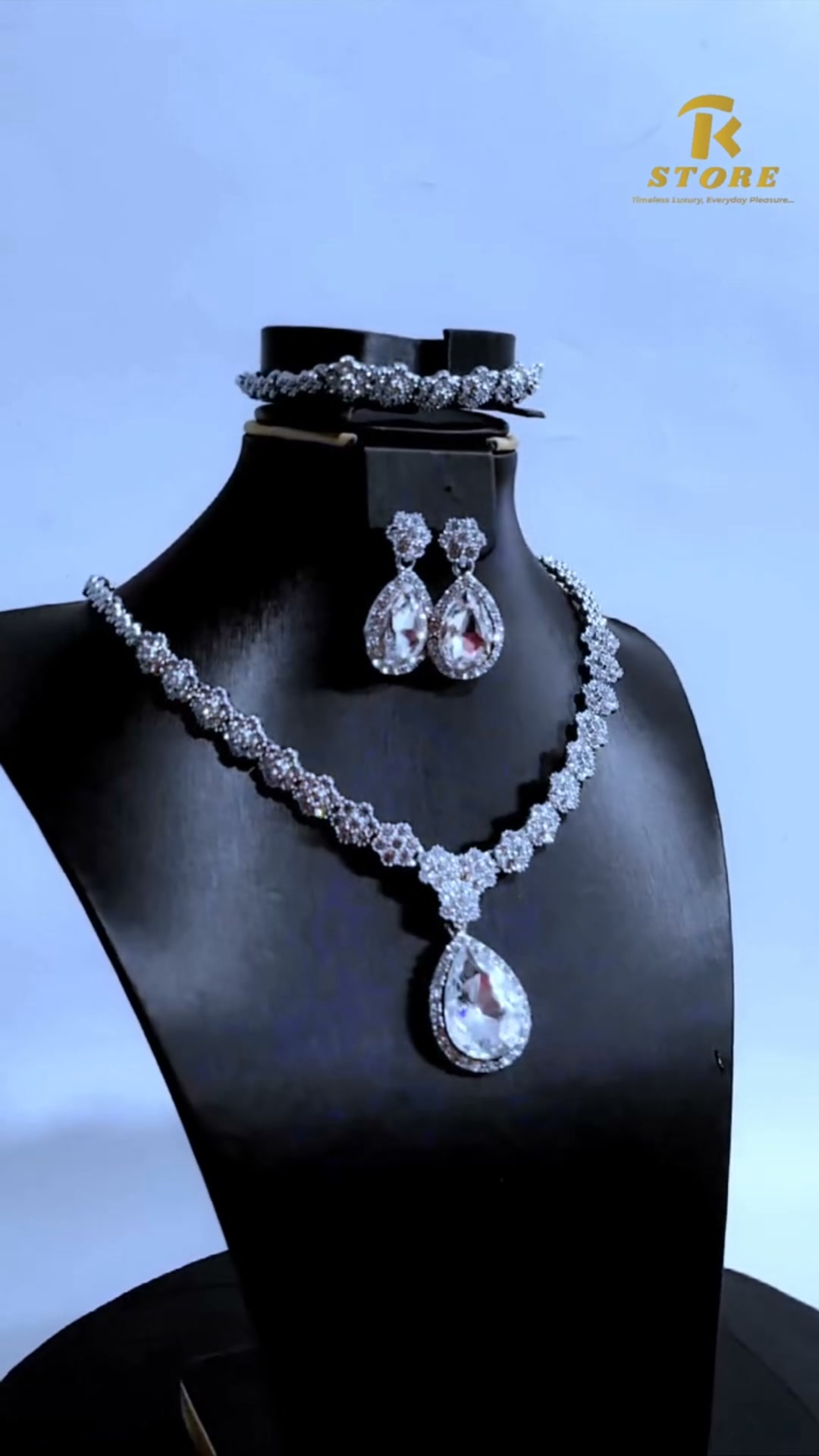 Tk Store Facebook ad: Luxury Female Jewelry + Free Perfume + Free Delivery