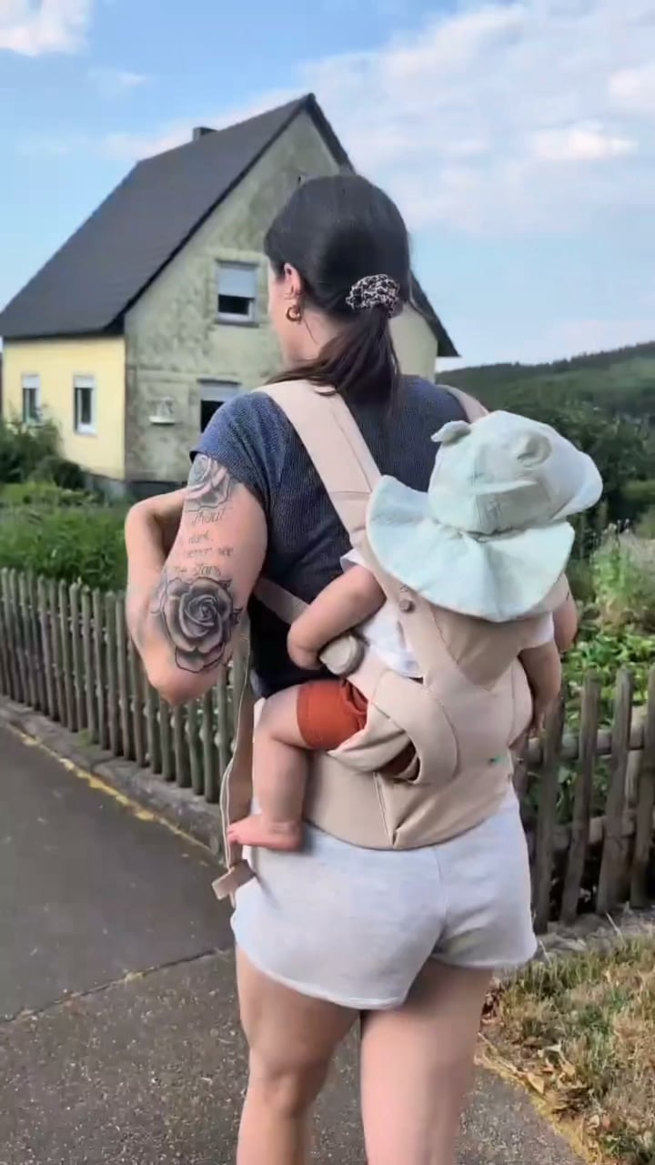 Koala Babycare Facebook ad: La mochila portabebés ergonómica para ti y para tu bebé.