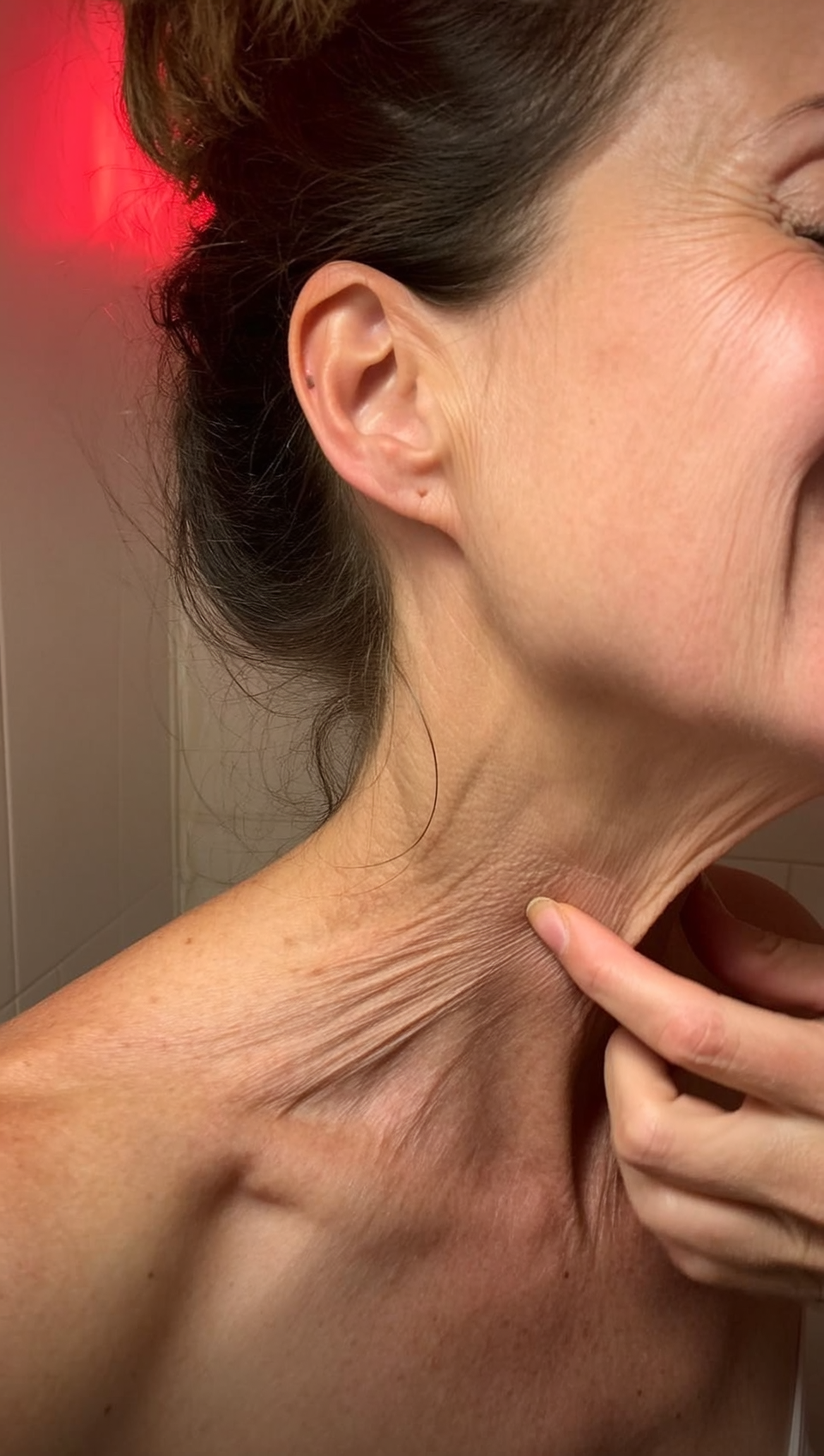 Menopause Insider Facebook ad: Read This If Your Jaw and Neck Collapsed After 40
