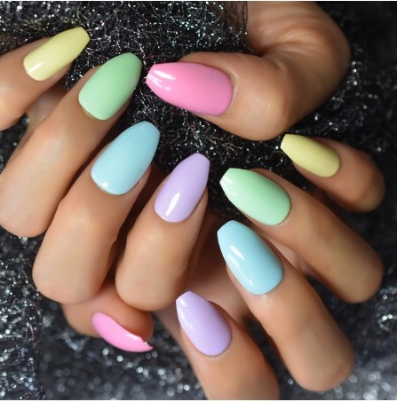 Perfect Nails Shop Facebook ad: Perfect nails in minutes!