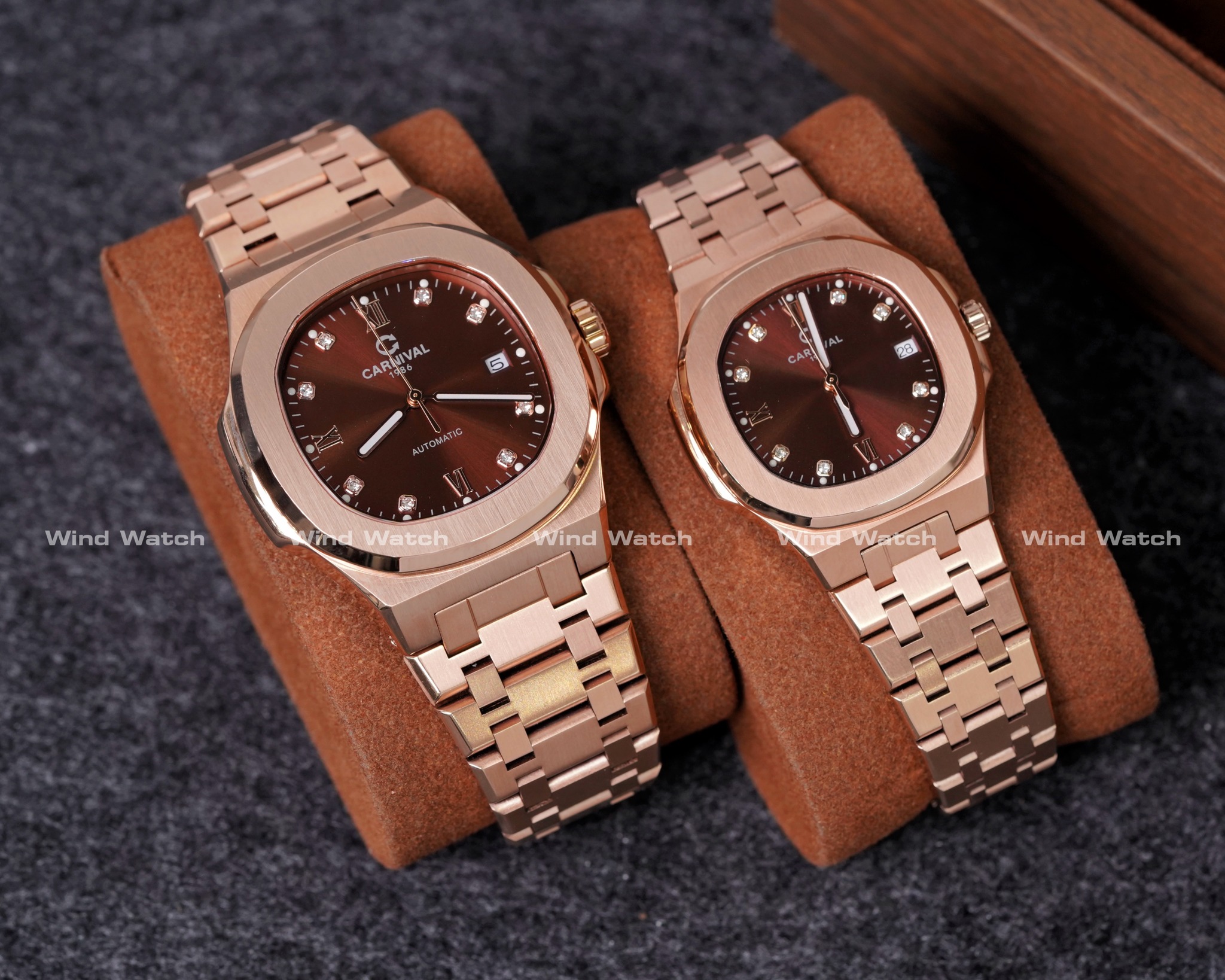 Wind Watch Facebook ad: SALE CUỐI NĂM, GIẢM ĐẾN 40% CHO CẶP…