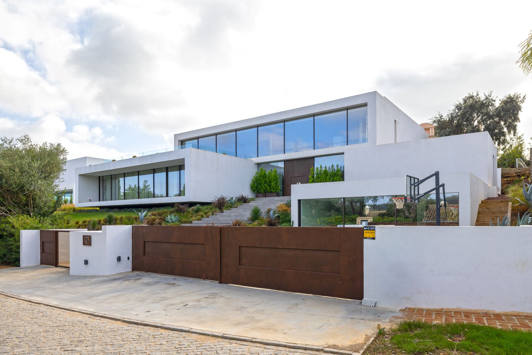EV Sotogrande & Tarifa Agents Facebook ad: Exclusive Modern Villa in Altos de Valderrama