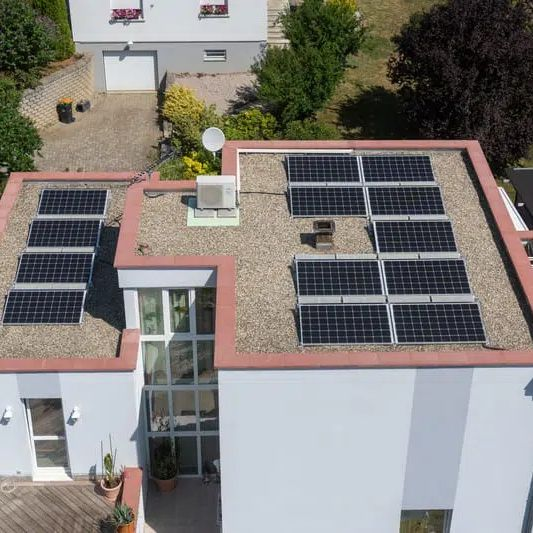Planigy par ÉS Facebook ad: Passez au solaire avec Planigy par ÉS