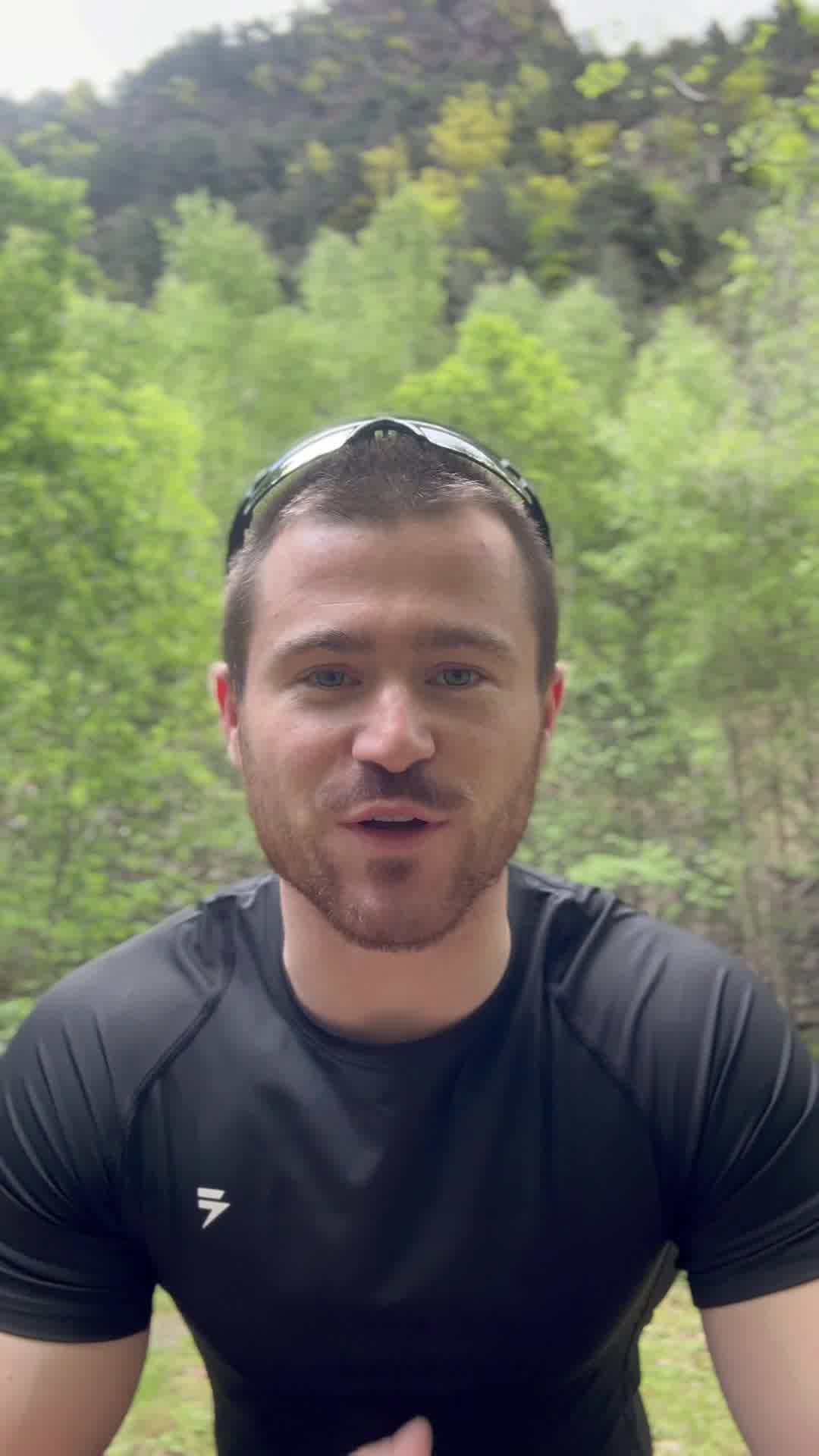 Flytex Facebook ad: Short 2 en 1 avec compression intégrée