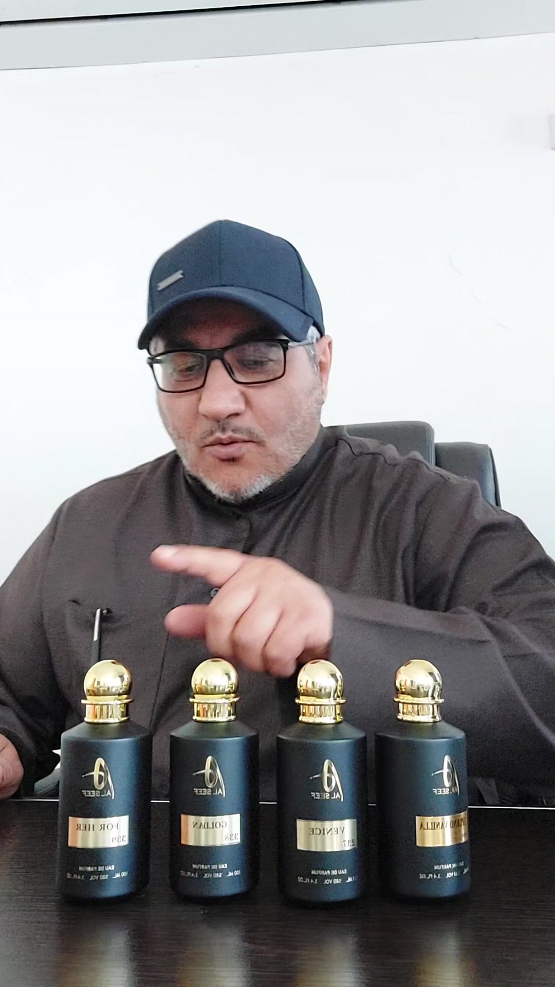 alseefoud Facebook ad: 4 عطور + 1 هدية بـ 20 دينار بس