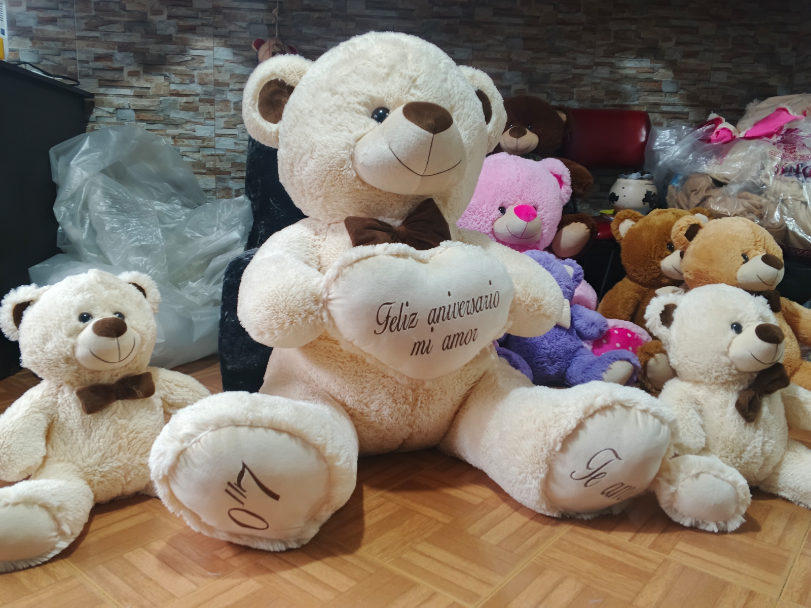 El Arte De Amar Facebook ad: por tu compra lleva como obsequio las patas…