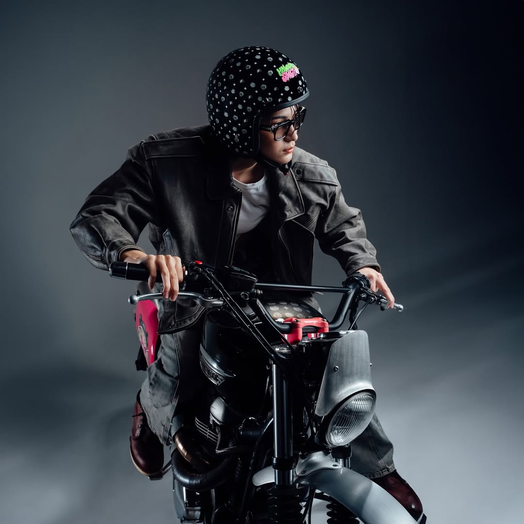 Howard Smith Helmet Facebook ad