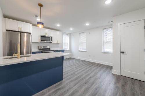 Oleg Uzhansky Facebook ad: 2 Beds 1 Bath Apartment