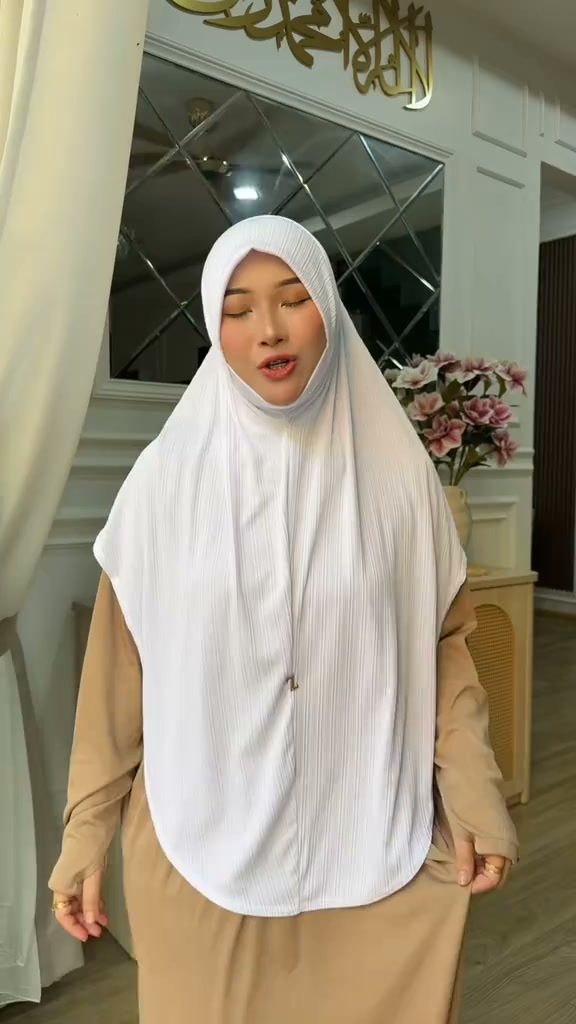 Zihaluv Collections Facebook ad: Tak Payah Gosok Dah Sis, Sarung Je Terus Cantik