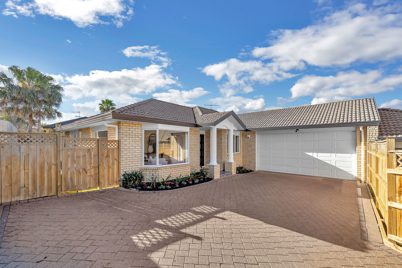 Barfoot & Thompson Meadowlands Facebook ad: 5 & 5A Ballydonegan Rise East Tamaki