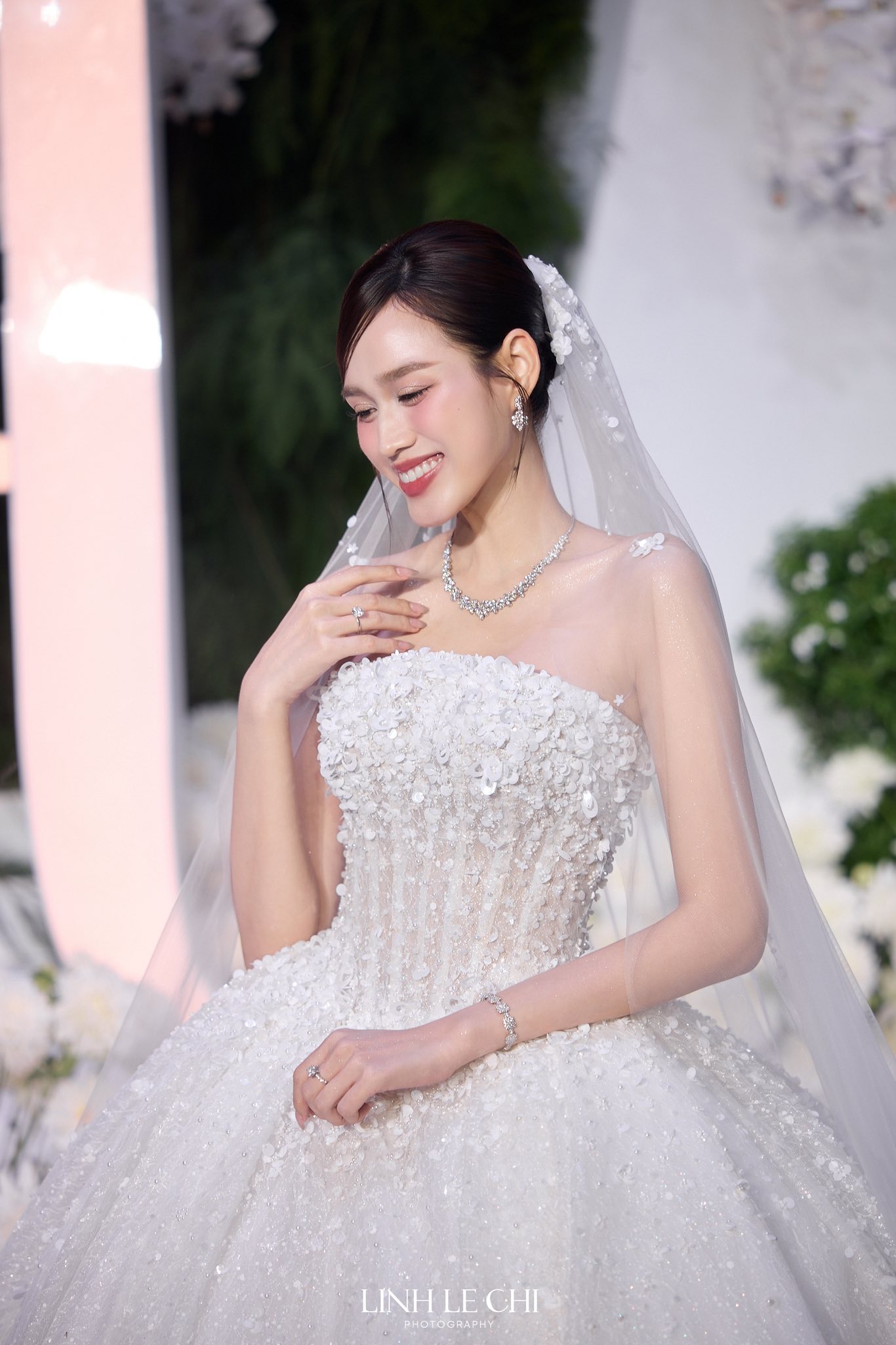 JEJU Wedding Facebook ad: 𝗧𝗵𝗶𝗲̂́𝘁 𝗸𝗲̂́ 𝘃𝗮́𝘆 𝗰𝘂̛𝗼̛́𝗶 𝗰𝘂̉𝗮 𝗻𝗮̀𝗻𝗴…