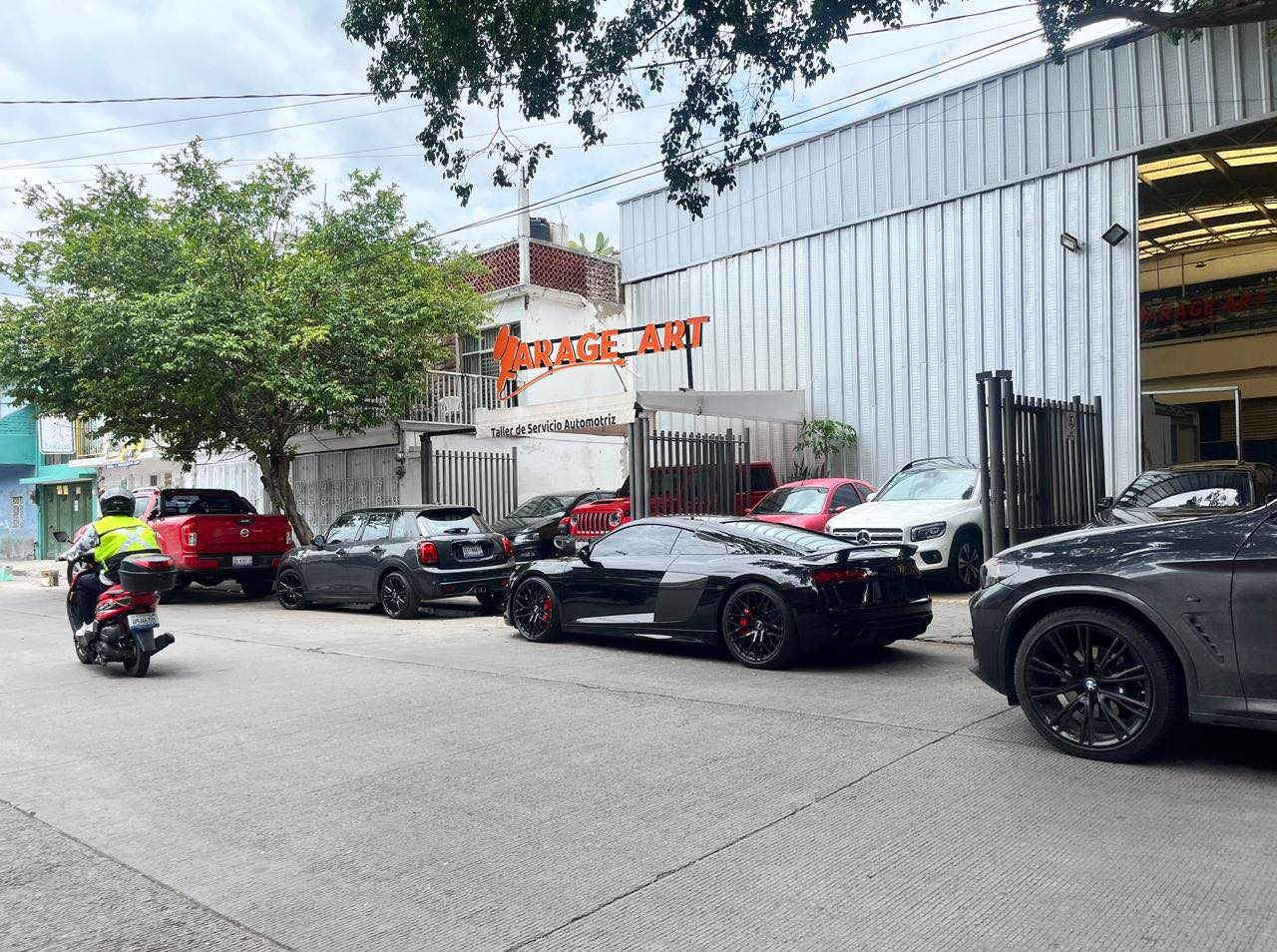 Garage Art Motorsport Facebook ad: Cotiza el servicio de tu vehículo!