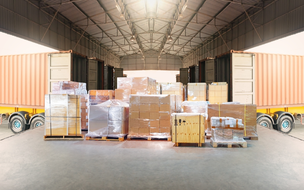 Aramex Facebook ad: Bulk shipping: the growth hack small brands need