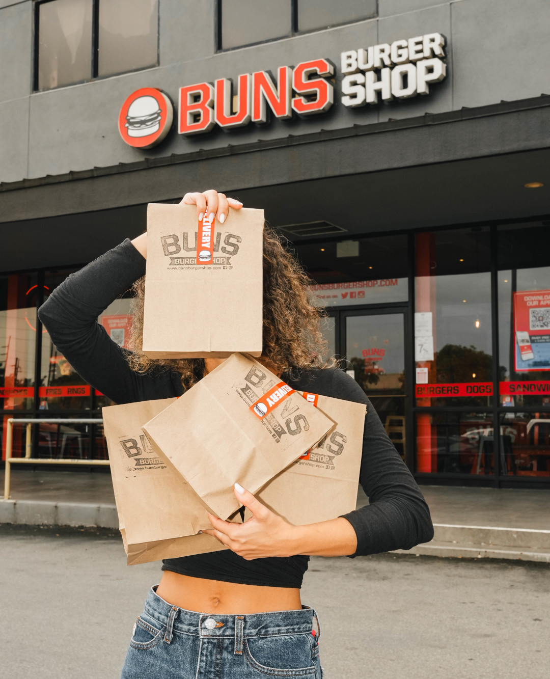 BUNS Burger Shop Facebook ad: DELIVERY Gratis cuando ordenas del BUNS App!