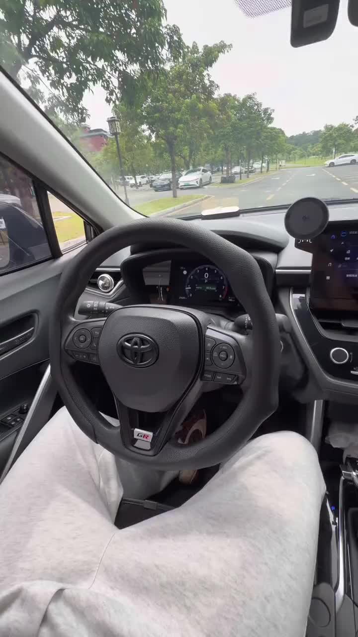 Rowginsday Facebook ad: Sporty Grip, Comfortable Drive!