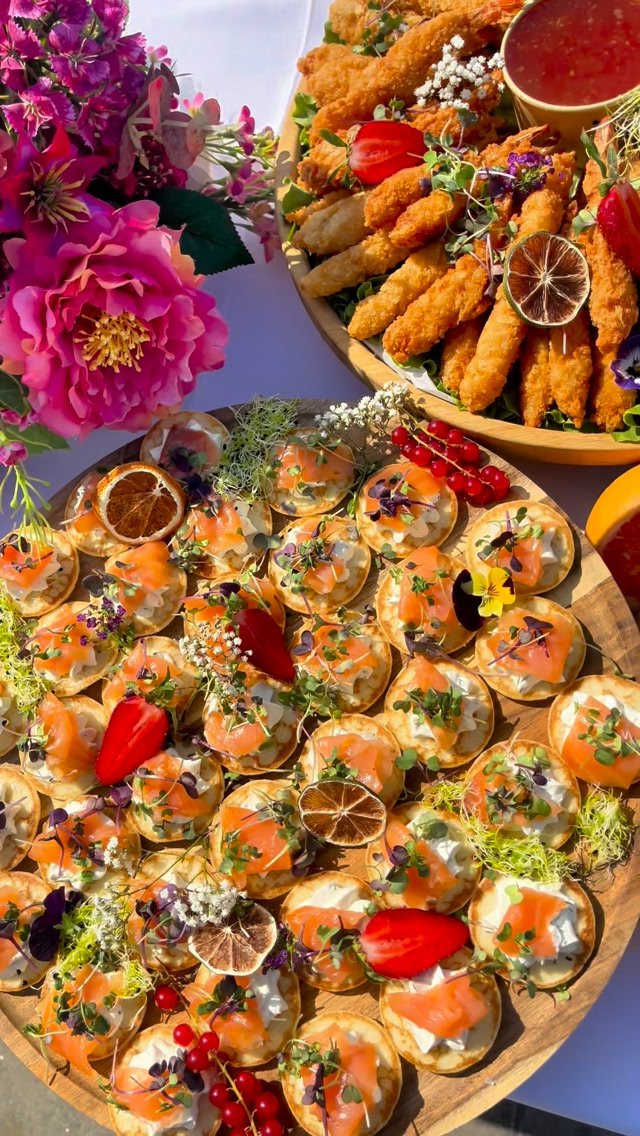 gourmet.traiteur Facebook ad: Cocktail de bienvenue et Repas à l’assiette