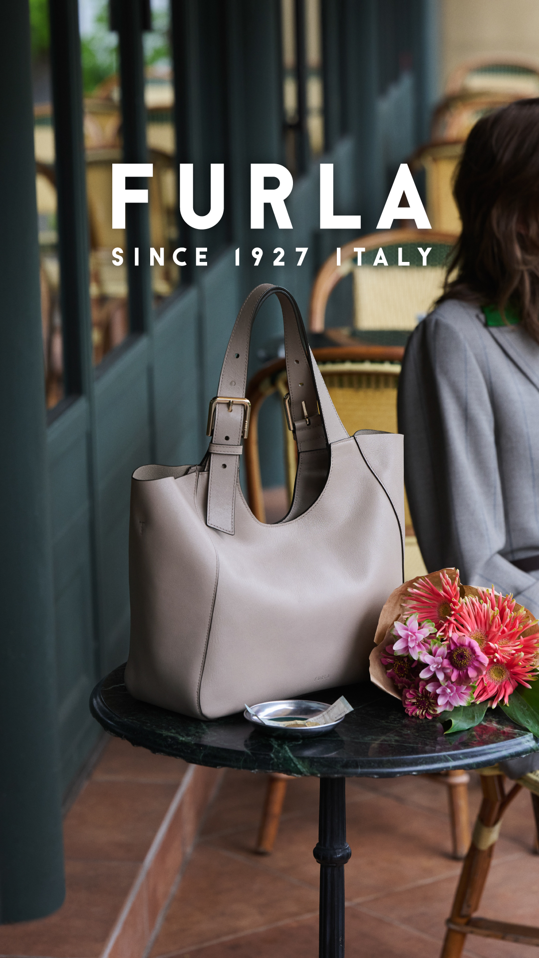 Furla Facebook ad: 新作トートバッグ「フルラ ドラ」が登場。