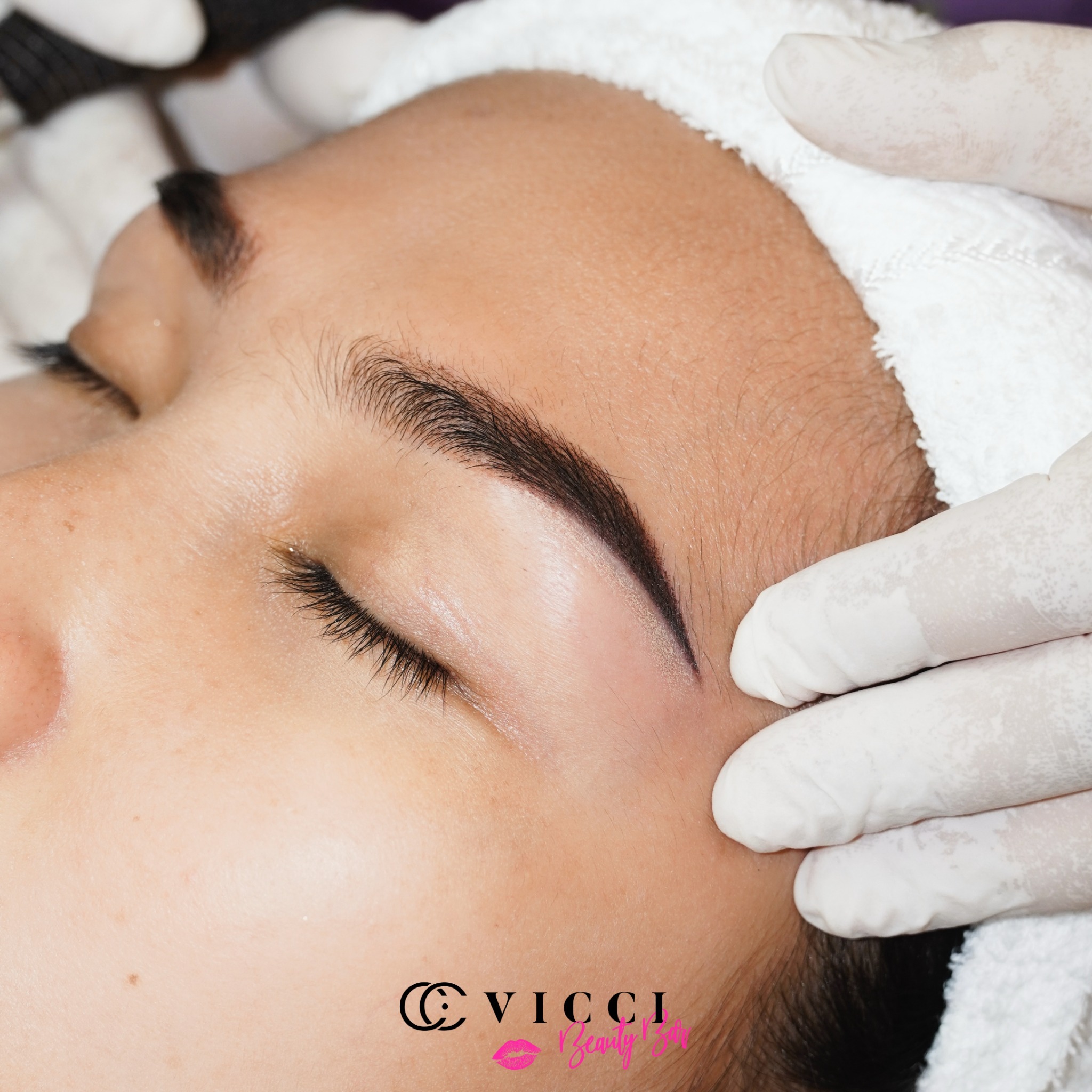 VICCI Beauty Bar - Chbar Ampov Facebook ad: EYEBROW TATTOO ត្រូវបានអនុវត្តដោយប្រើផលិតផលសាក់ដែលមានគុណភាព…