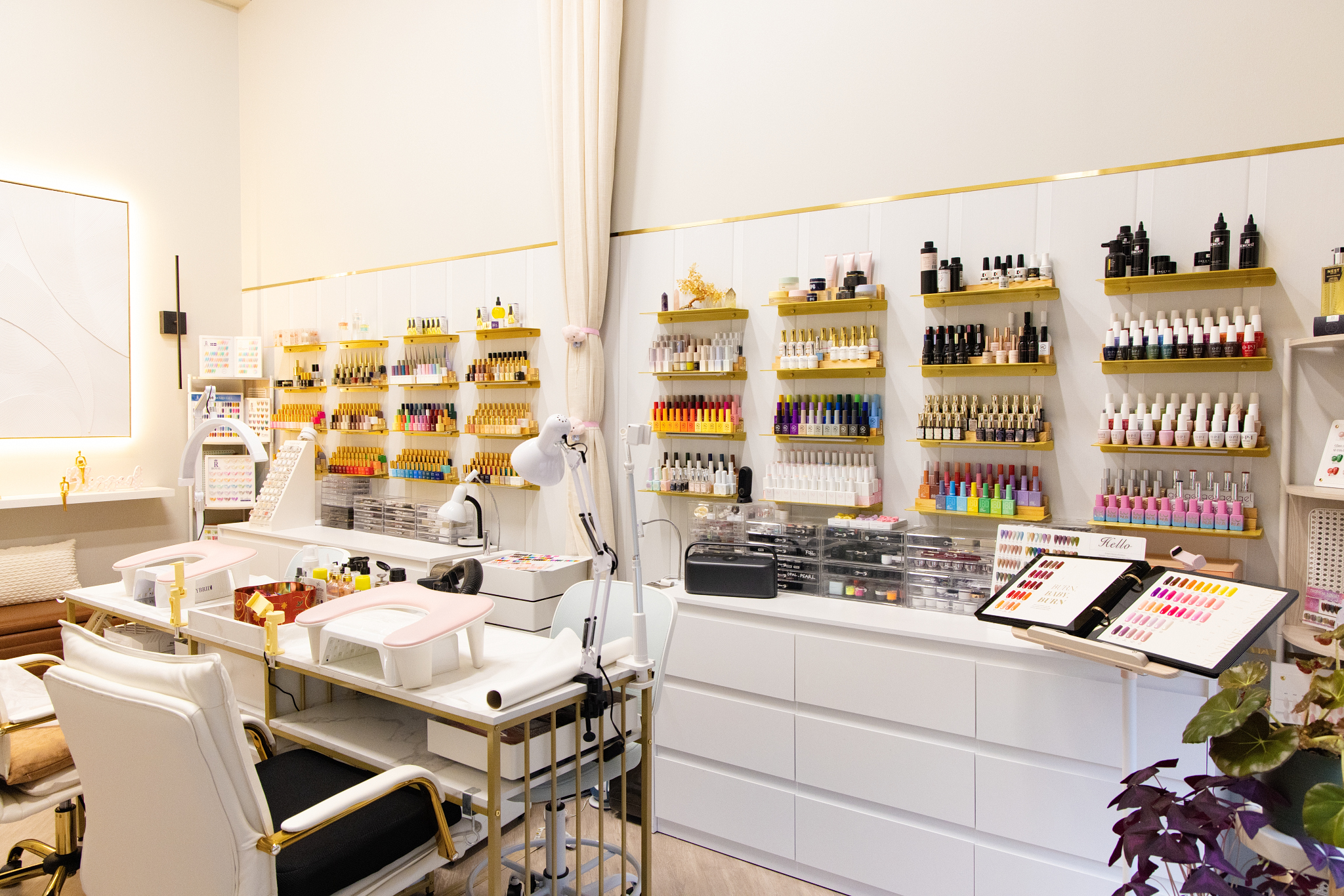 Salons by JC Saint Louis Galleria Facebook ad: Fully-Equipped & Move-in Ready