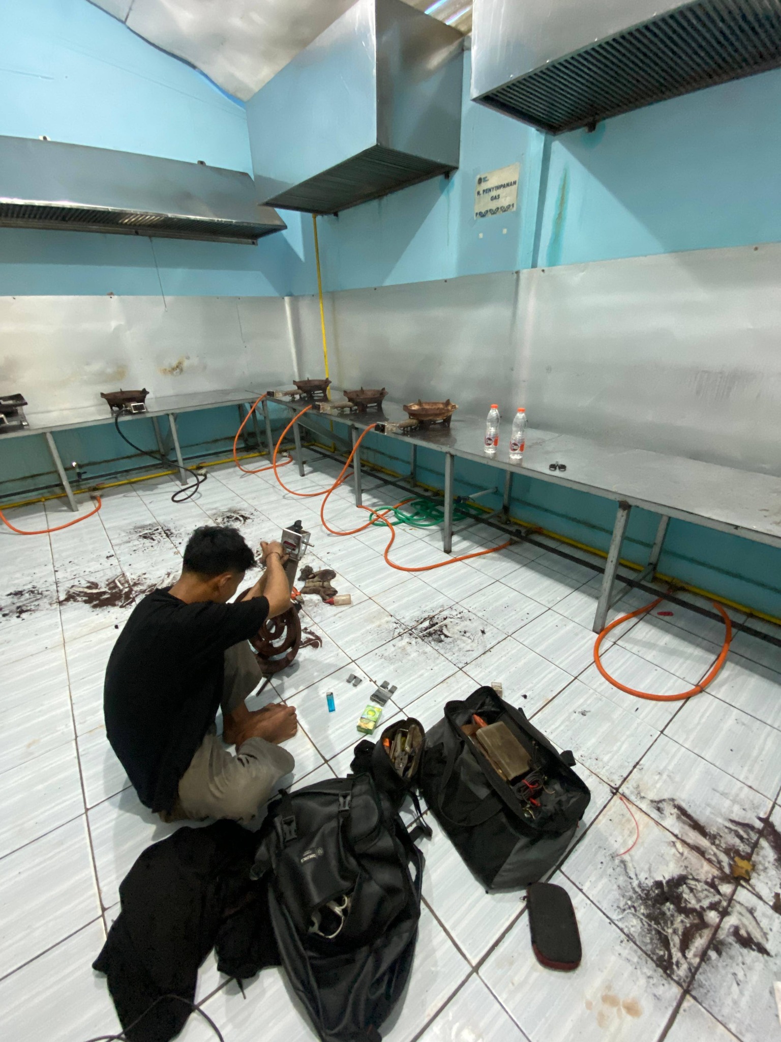 Riyan N Facebook ad: Kami melayani service elektronik untuk kebutuhan rumah…