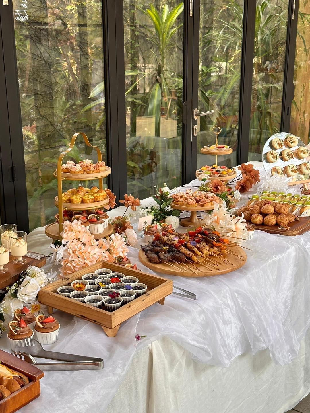HNC Event Catering Co. Facebook ad: 新山自助餐服务