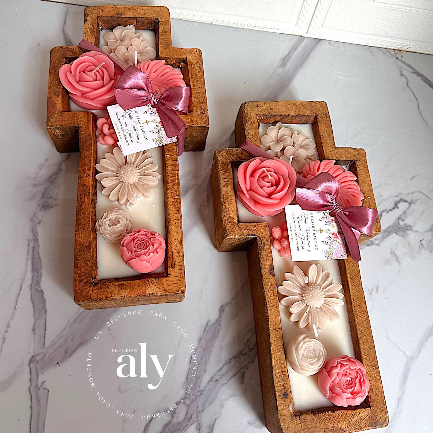 Recuerdos Aly Facebook ad: ¡Descubre nuestras hermosas velas de cruz en base…
