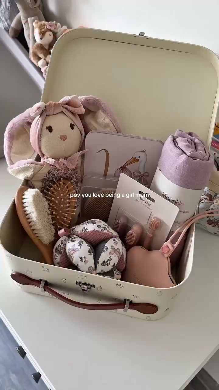 Moonkie Facebook ad: One Box. All the Newborn Essentials.