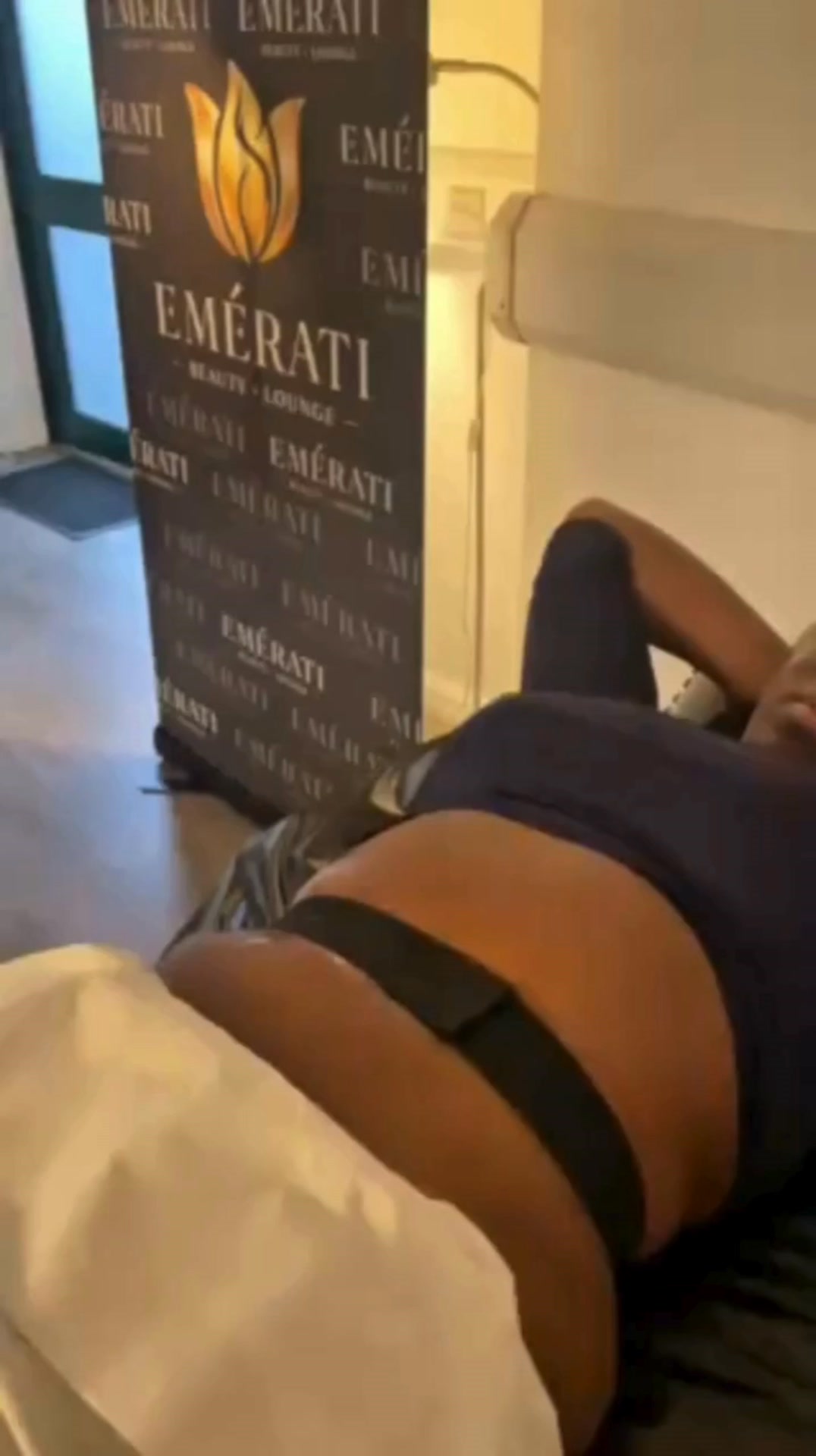 Emerati Beauty Lounge Facebook ad: Bradford ladies. feel more confident in your summer…
