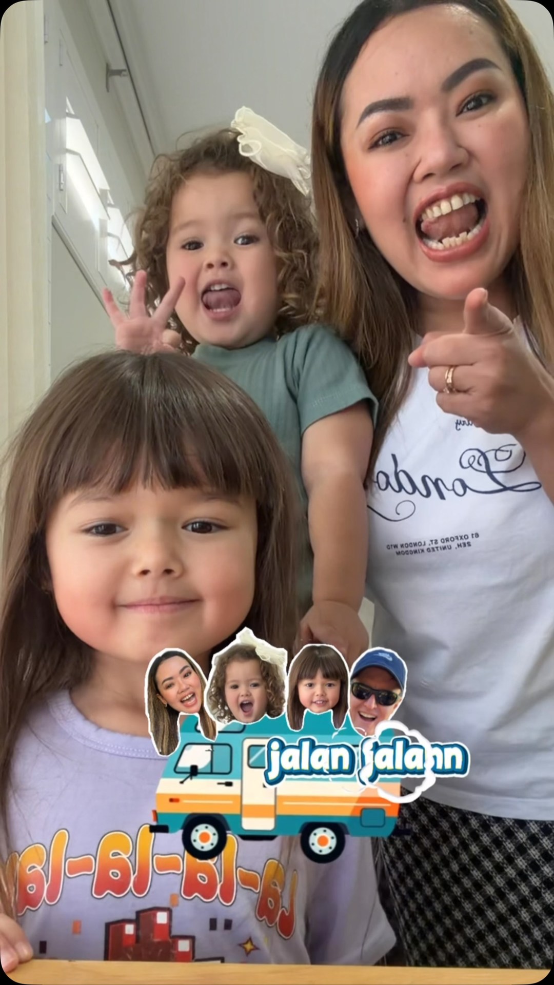 Anak Moell Facebook ad: Baba,kimy,mami,and dady keliling ausy
